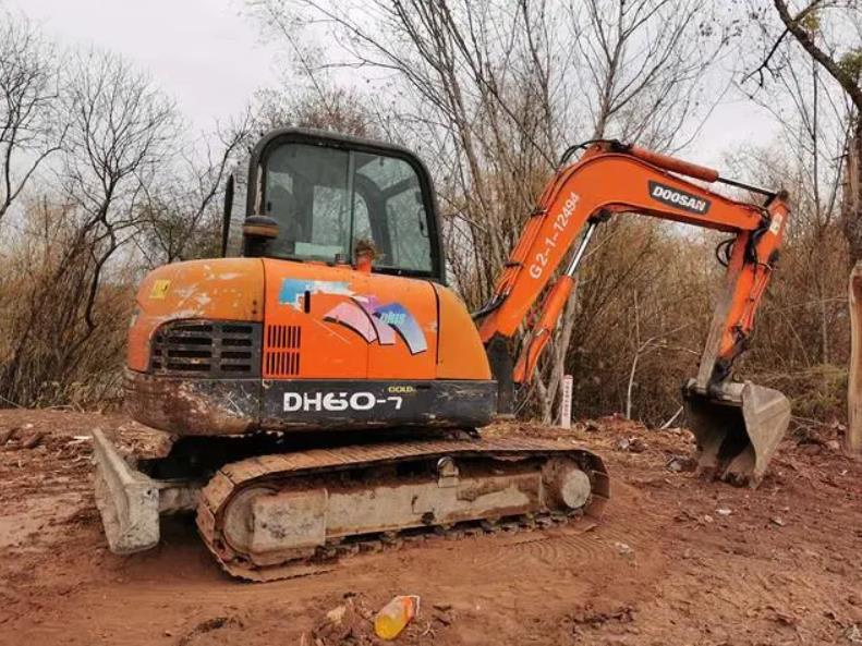 Sales of used excavators Used Doosan DH60 Excavator