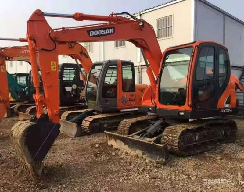 Sale of second-hand Doosan excavator DX75 in stock