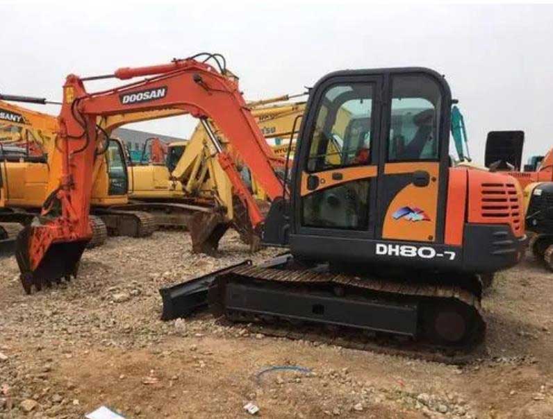 Doosan DH80 excavator