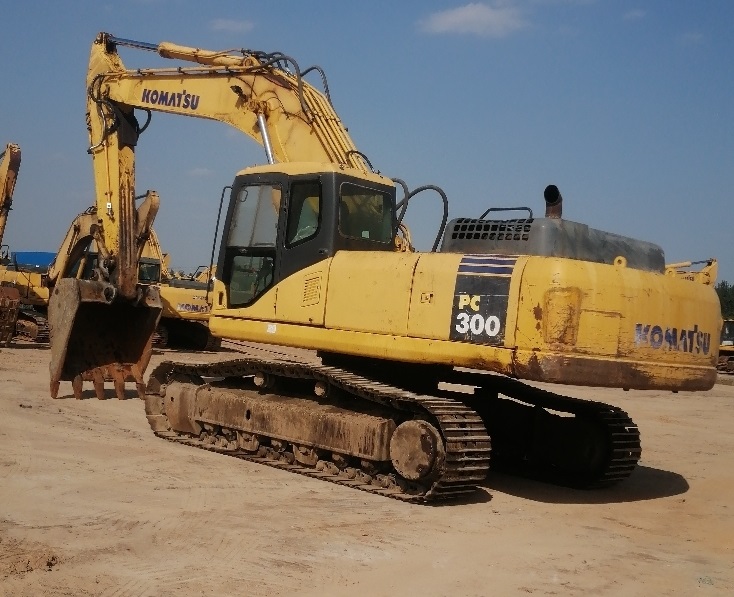 Used excavator Komatsu PC300 Sales of second-hand excavators