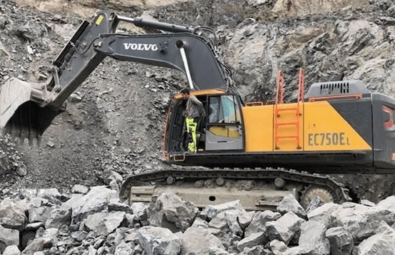 Used hydraulic excavator Volvo 
